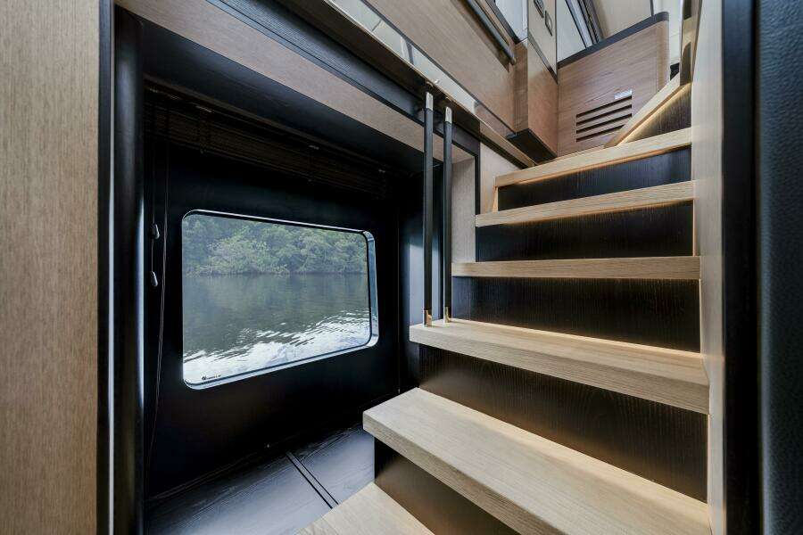 75ft Absolute Yacht For Sale