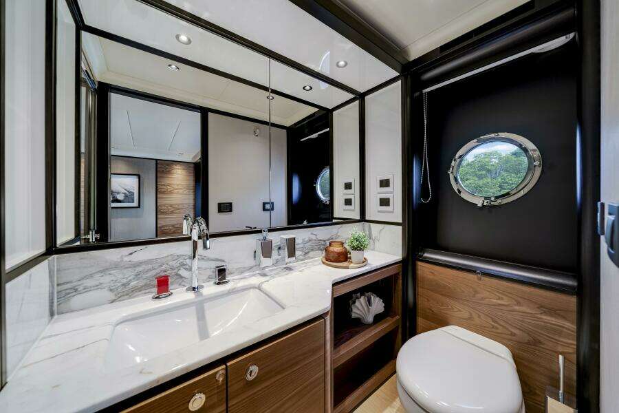 75ft Absolute Yacht For Sale