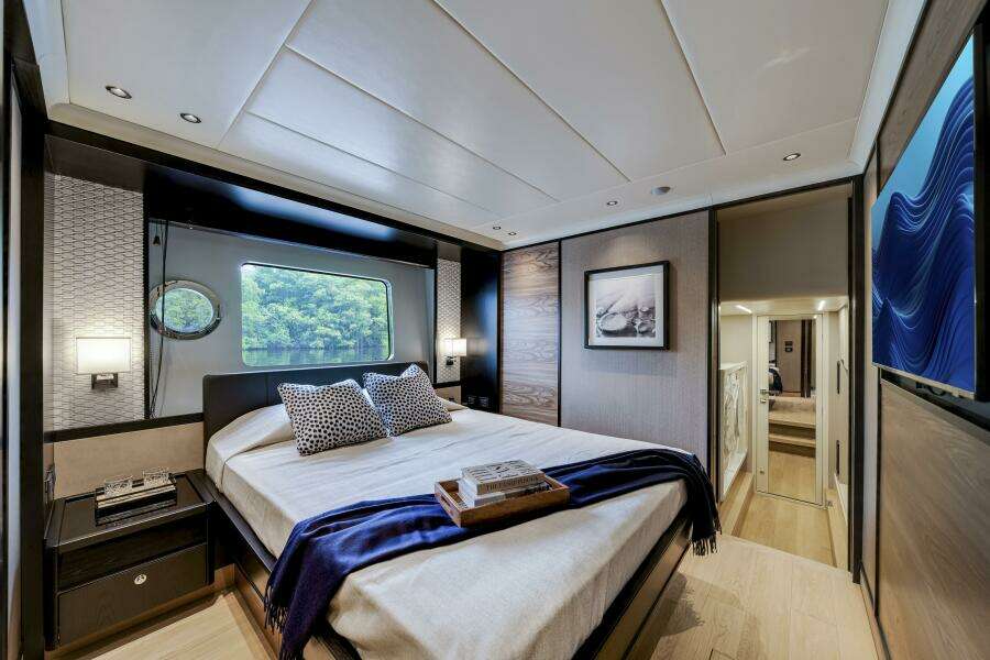75ft Absolute Yacht For Sale