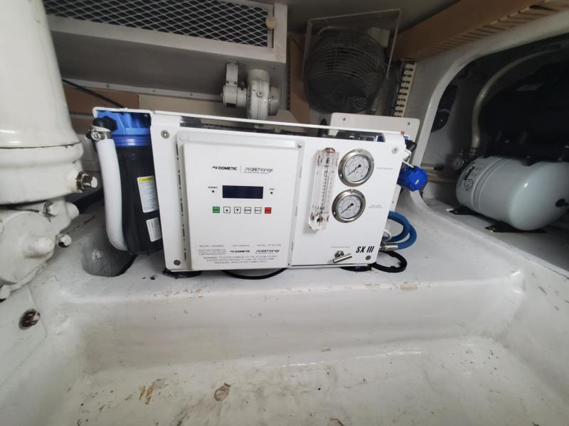 1999 Viking 47 - Steel Got It - Engine Room