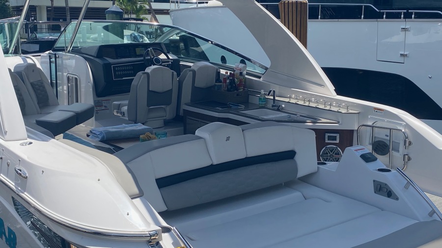 35' 2020 Four Winns H350