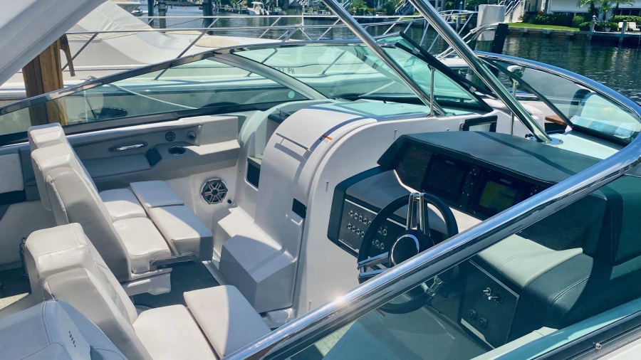 35' 2020 Four Winns H350