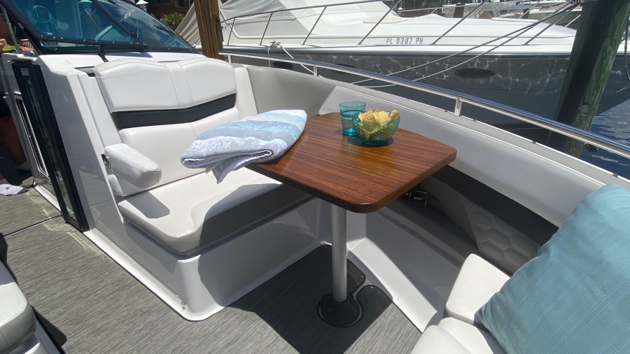 35' 2020 Four Winns H350