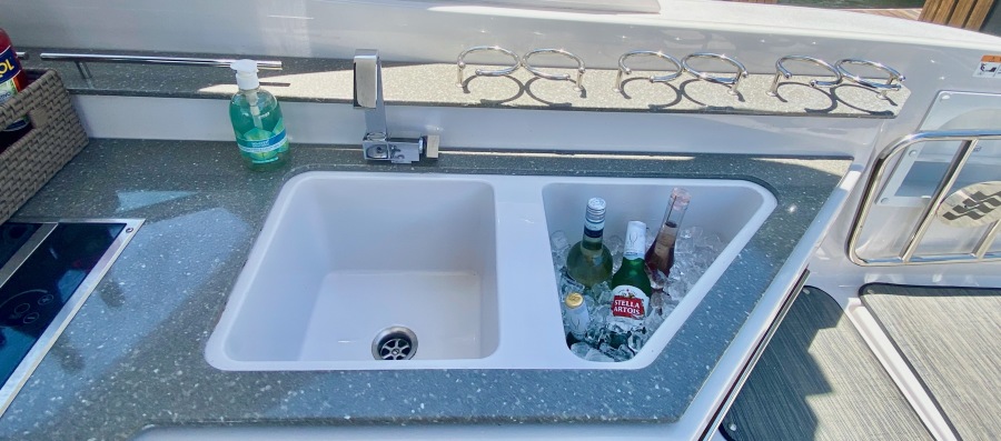 35' 2020 Four Winns H350