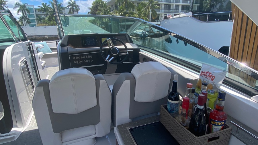 35' 2020 Four Winns H350