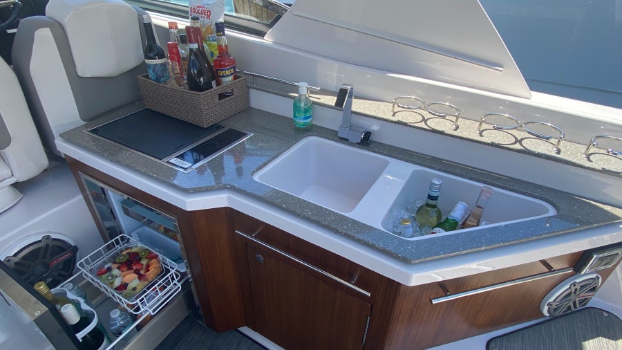 35' 2020 Four Winns H350