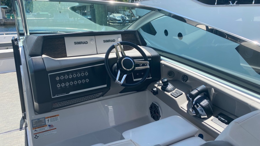 35' 2020 Four Winns H350