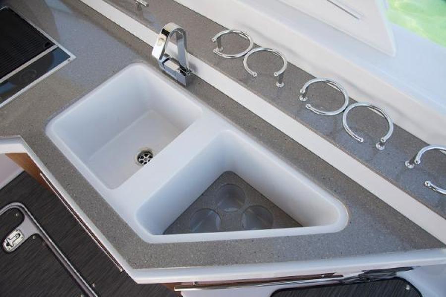 35' 2020 Four Winns H350