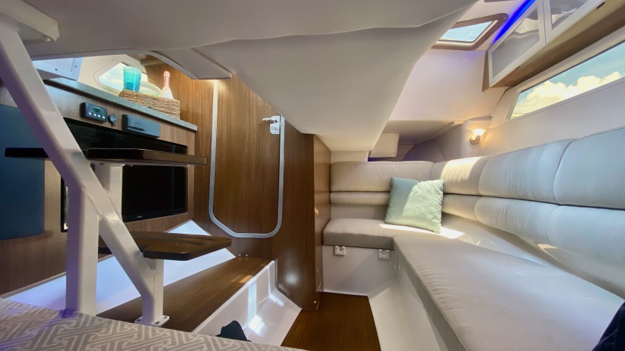 35' 2020 Four Winns H350