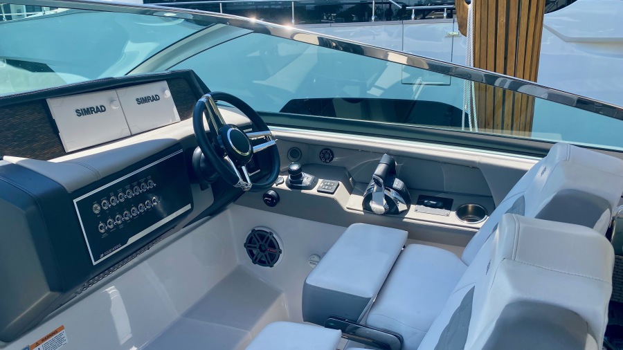 35' 2020 Four Winns H350