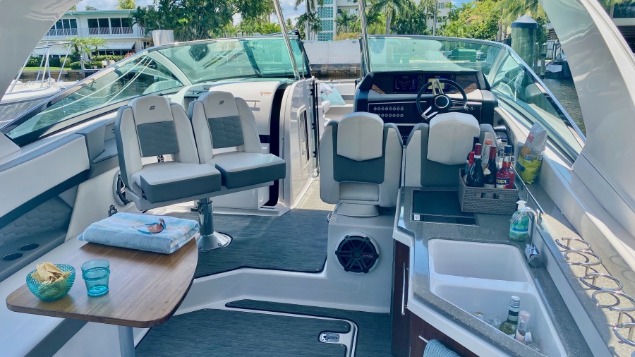 35' 2020 Four Winns H350