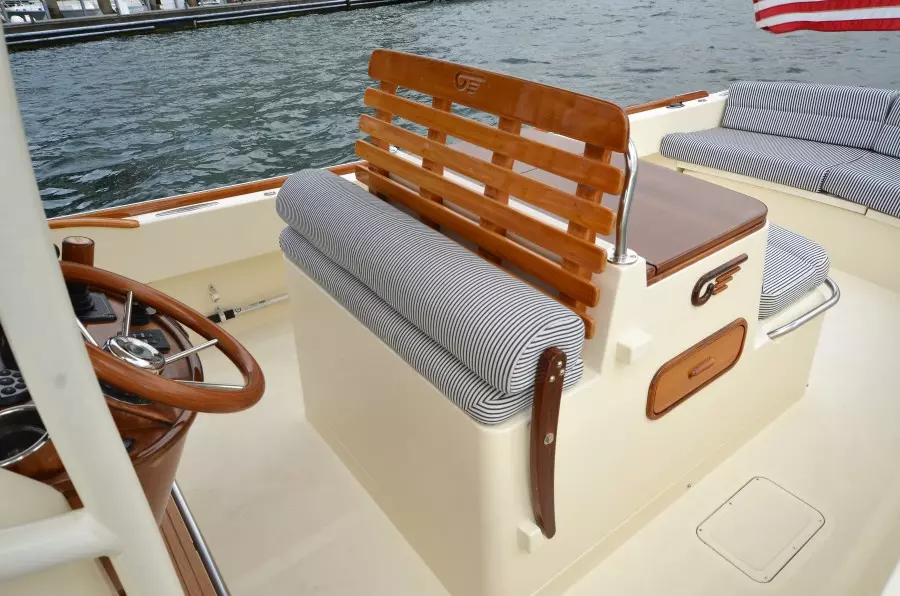 Helm Seat