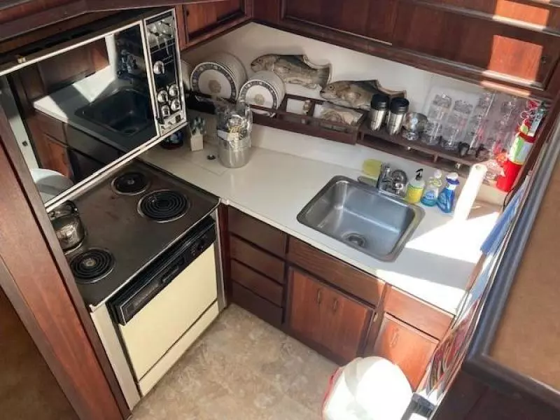 1973 Hatteras 48 Yacht Fish