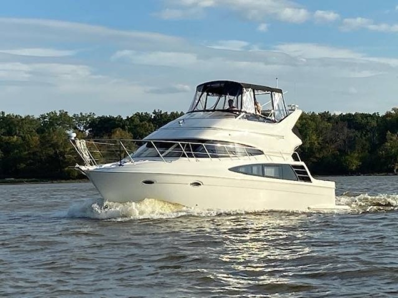 36' Carver underway