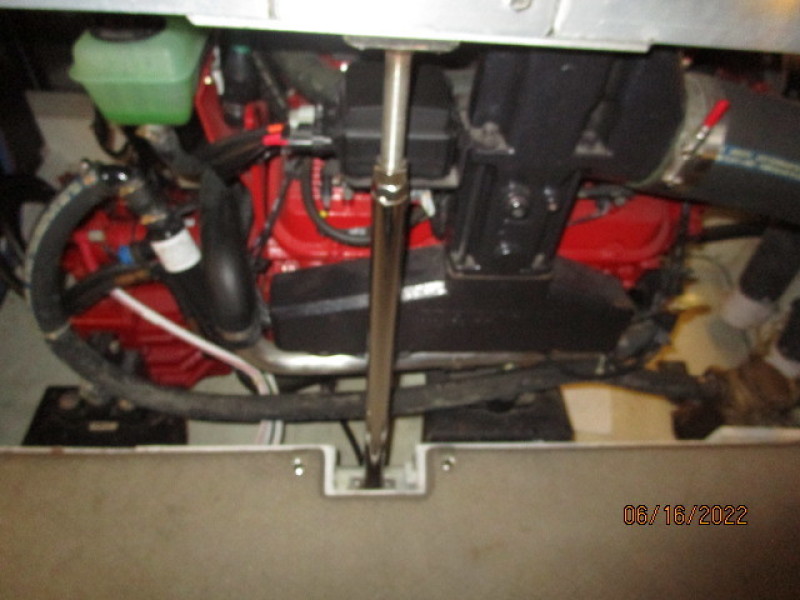 36' Carver starboard main engine