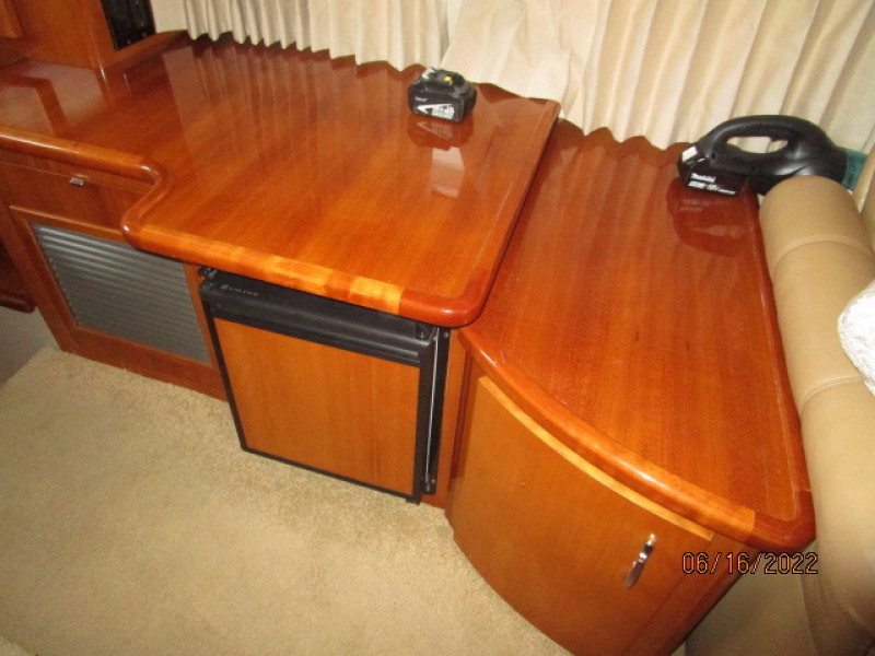 36' Carver salon starboard forward
