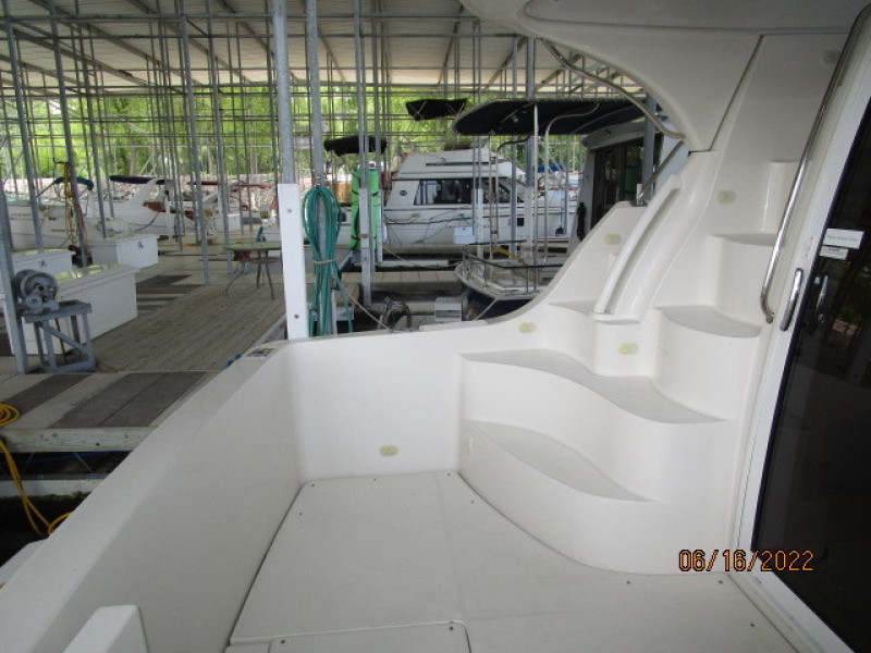 36' Carver aftdeck port