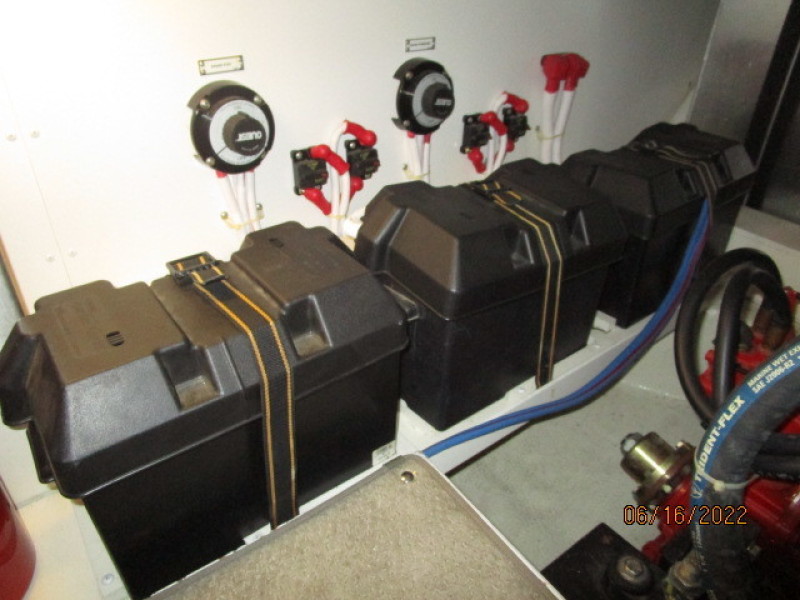 36' Carver battery banks
