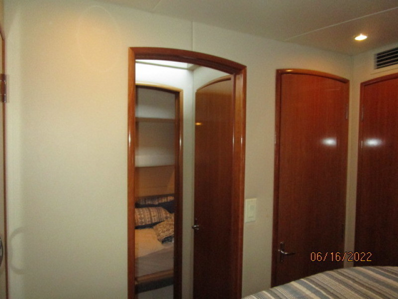 36' Carver master stateroom aft