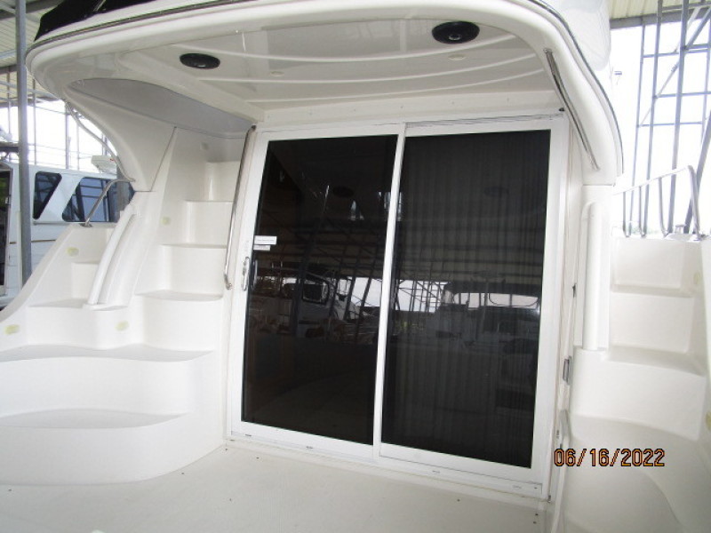 36' Carver aftdeck forward