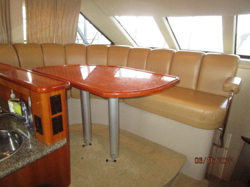 36' Carver dinette