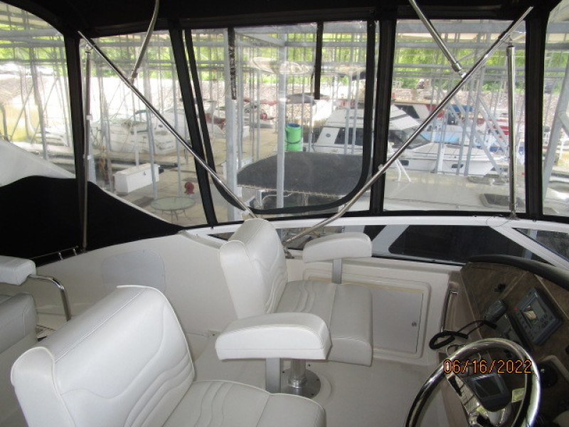 36' Carver flybridge port
