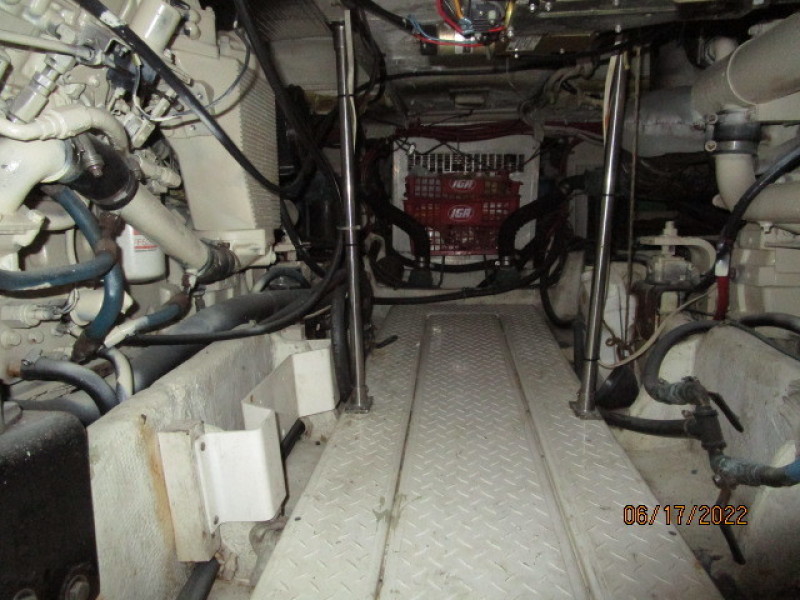 47' Bayliner engine room aft