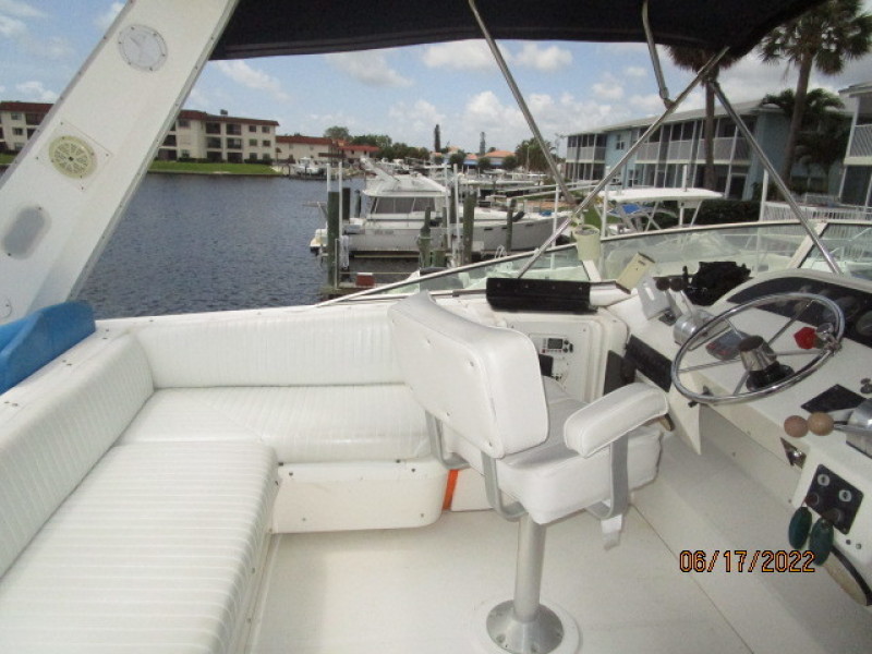 47' Bayliner flybridge port