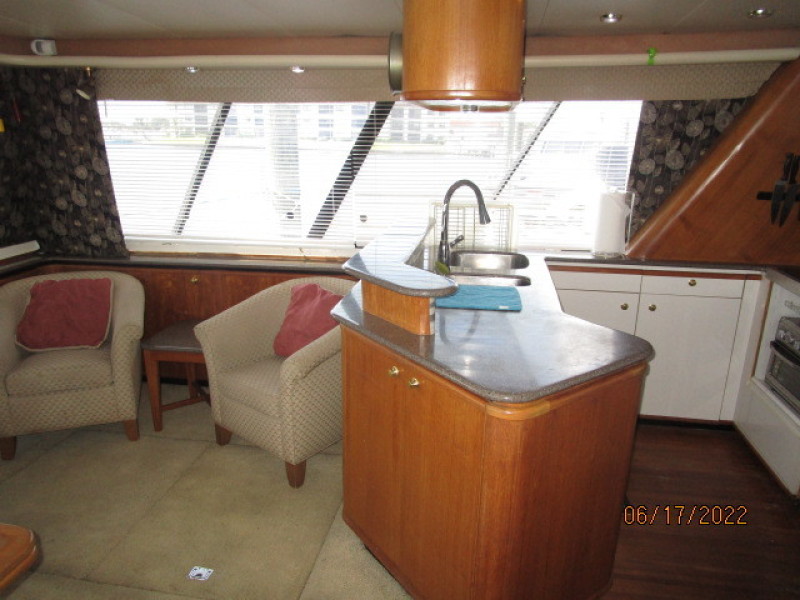 47' Bayliner salon port