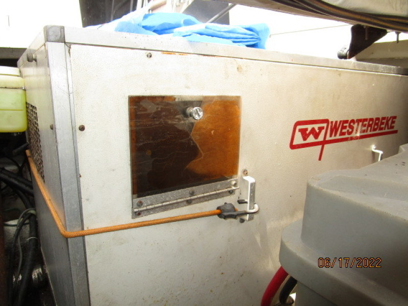 47' Bayliner generator