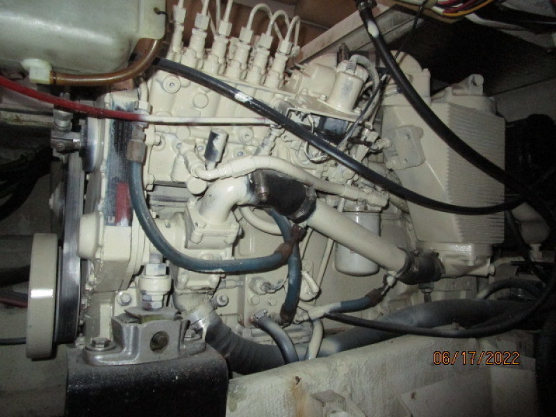 47' Bayliner starboard main engine