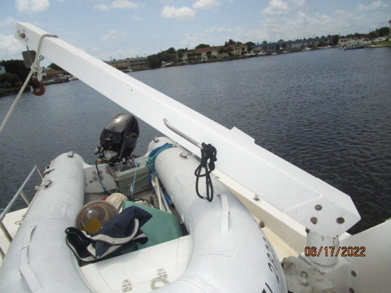 47' Bayliner tender davit