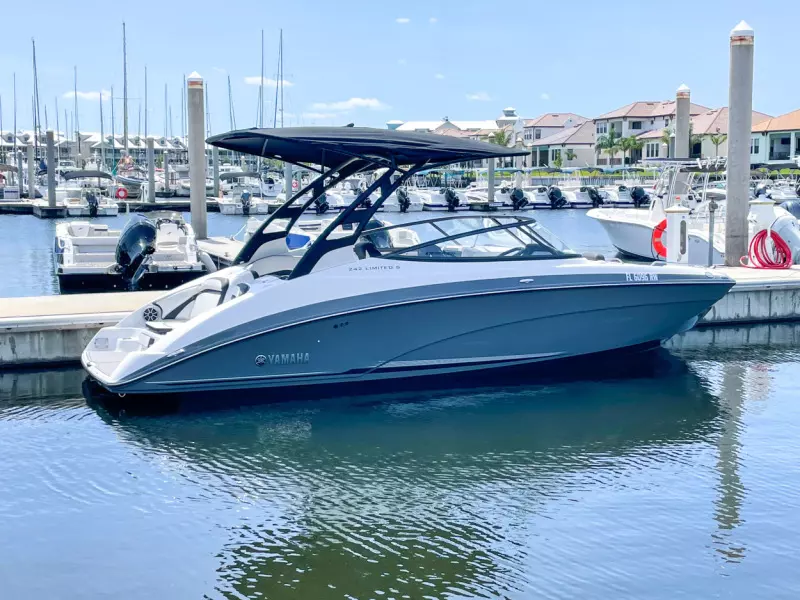2019 Yamaha Boats 242 Limited S