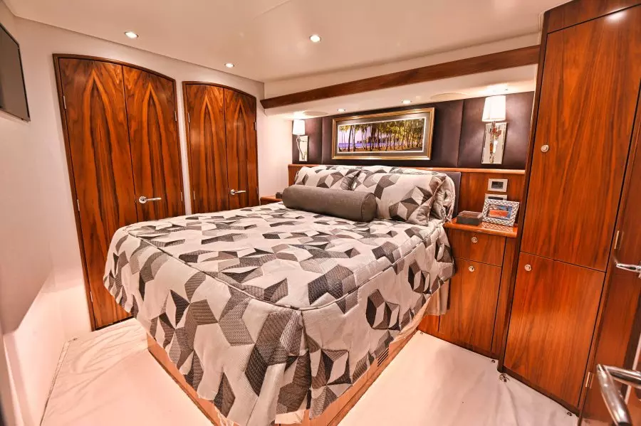 2022 Viking 58 Convertible - Master Stateroom