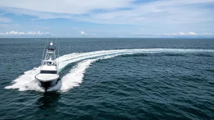 2022 Viking 58 Convertible - Bow Running