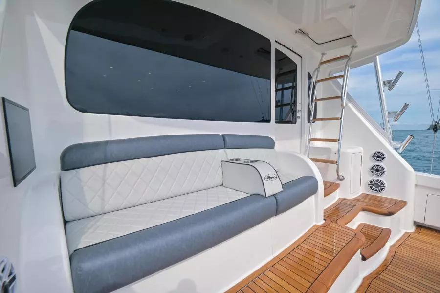 2022 Viking 58 Convertible - Mezzanine