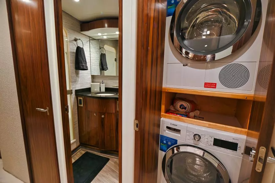 2022 Viking 58 Convertible