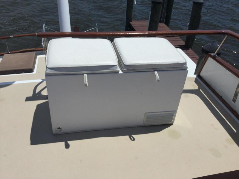 1982 Marine Trader 40 DC