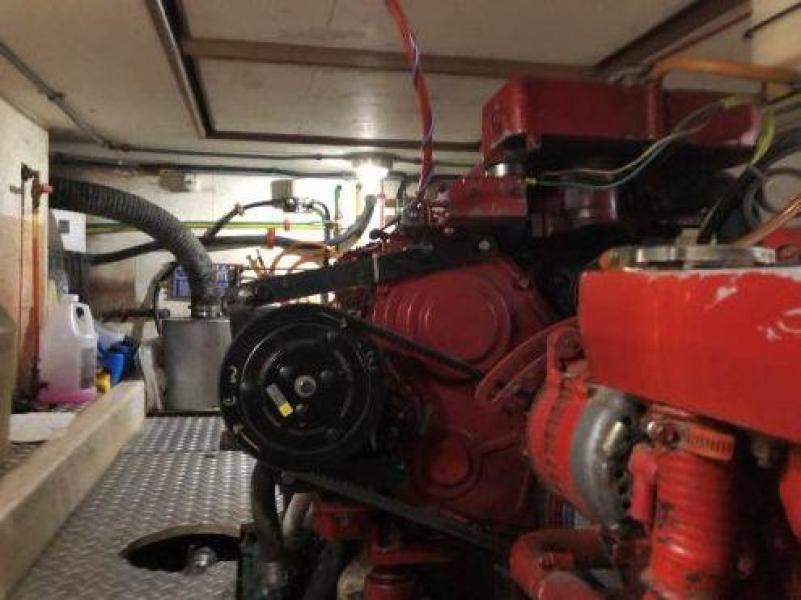 1982 Marine Trader 40 DC