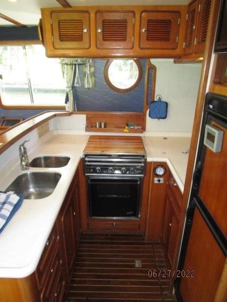 43' Selene galley2