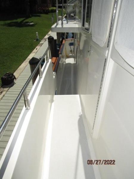 43' Selene starboard side deck1