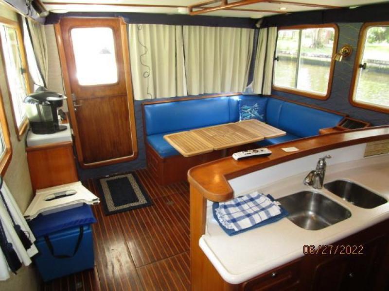 43' Selene salon aft