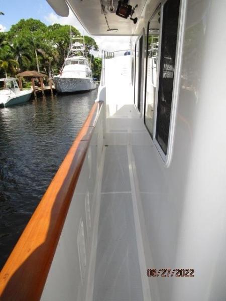 43' Selene port side deck2