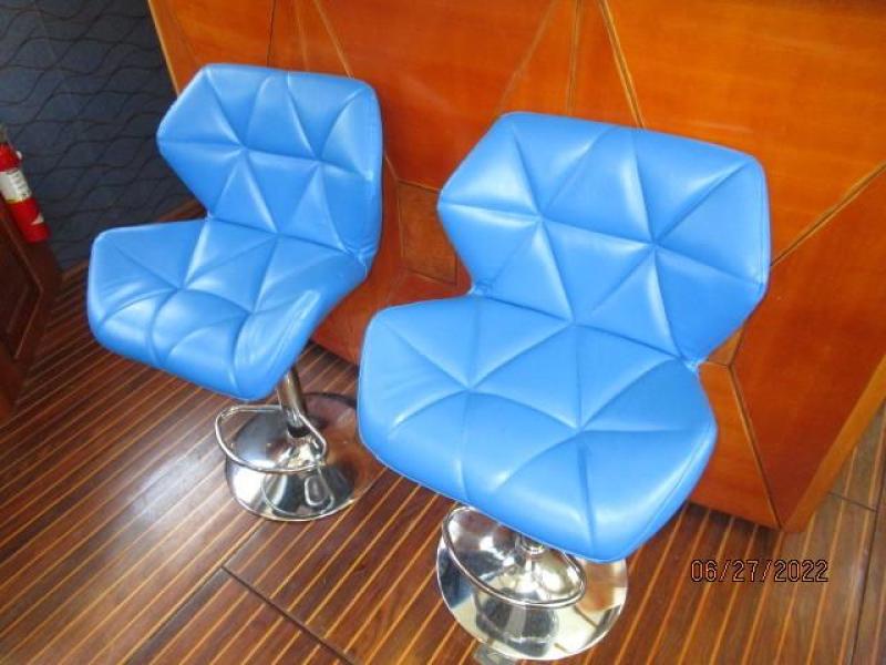43' Selene salon stools