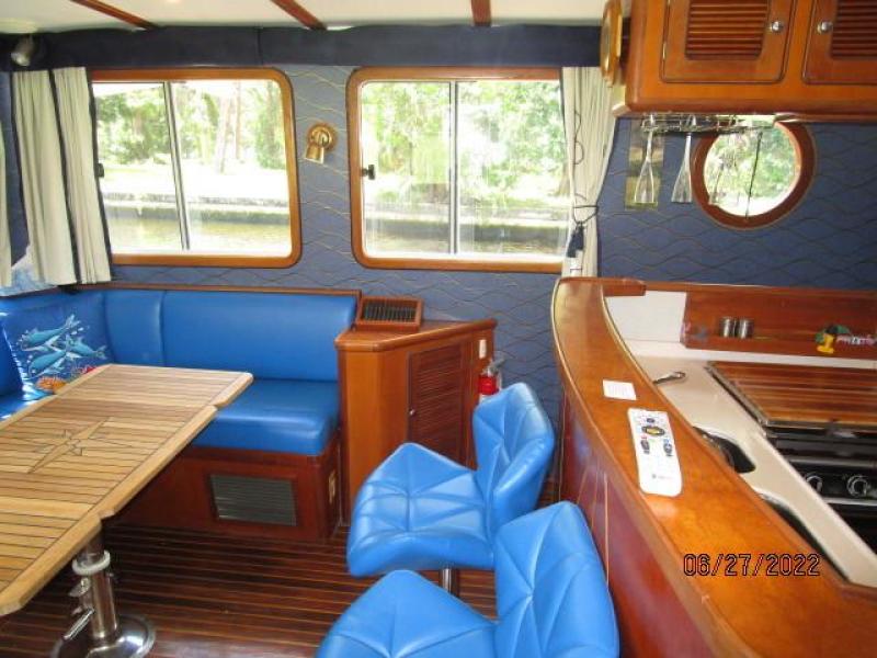 43' Selene salon port