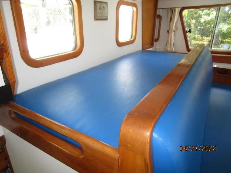 43' Selene pilothouse berth