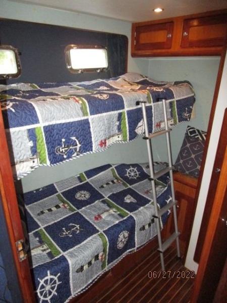 43' Selene guest stateroom