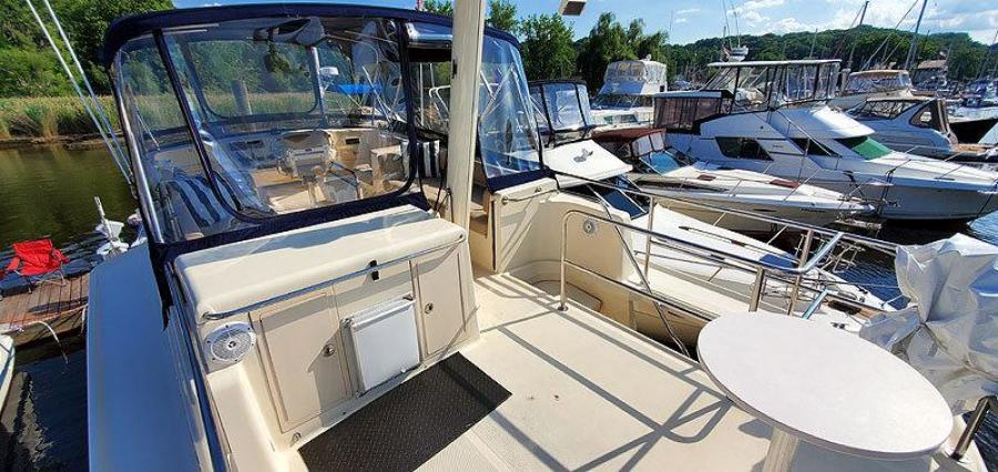Flybridge Aft Deck Forward