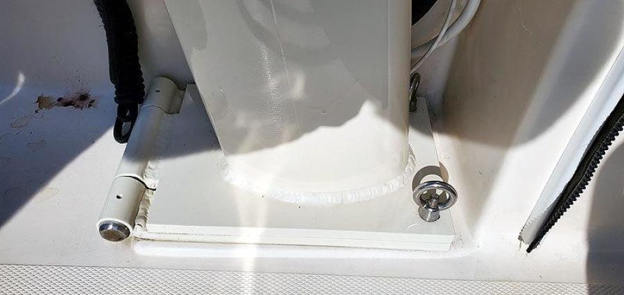 Hinged Mast