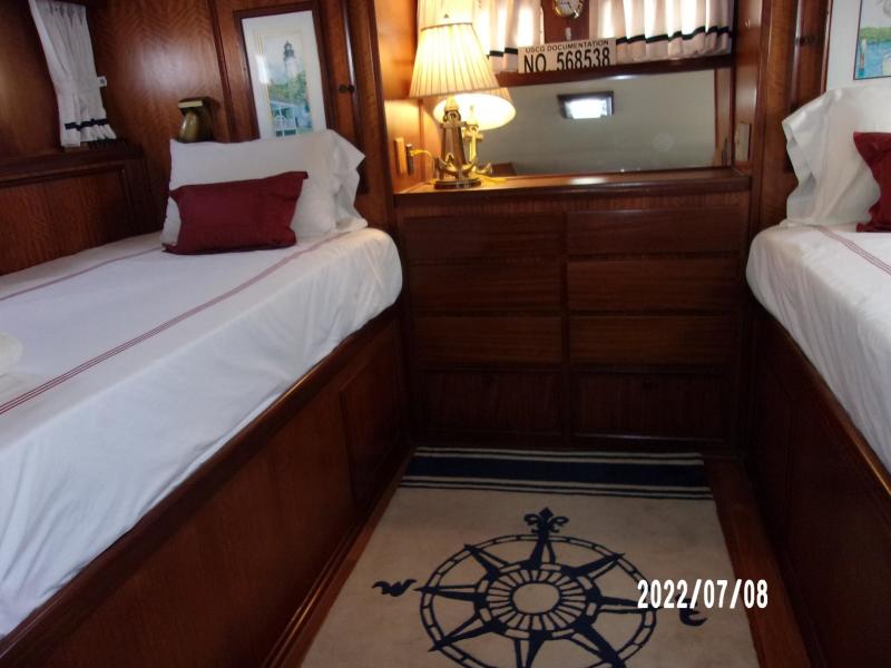 1975 Hatteras 43 Double Cabin